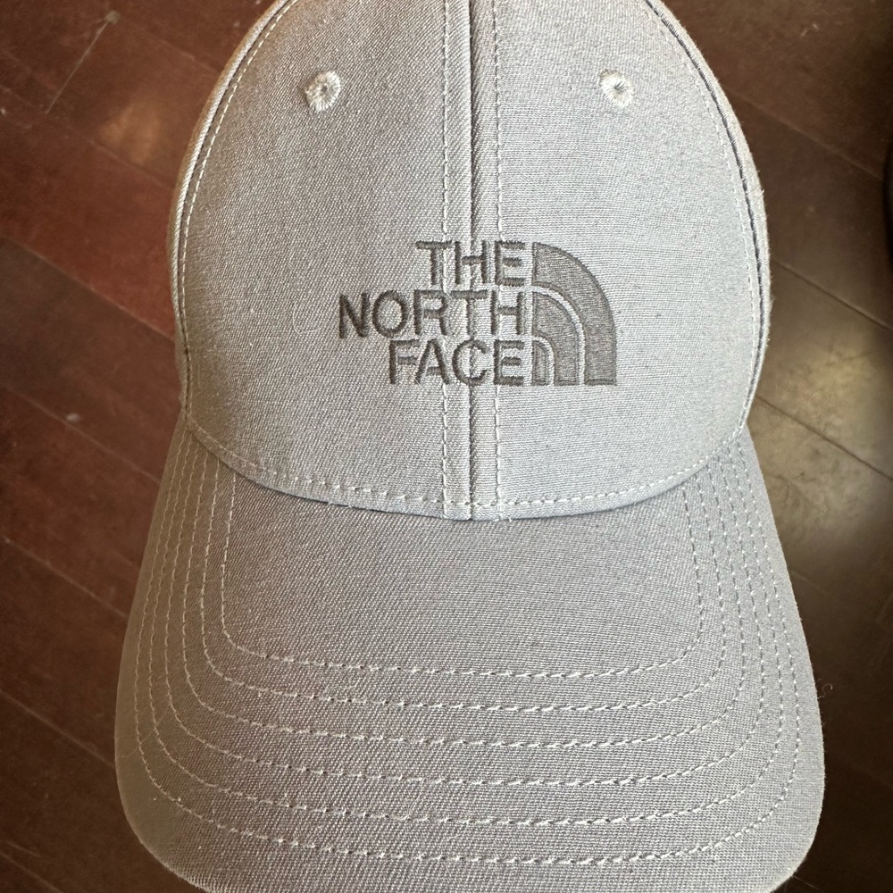The North Face Silver Gray Cap
